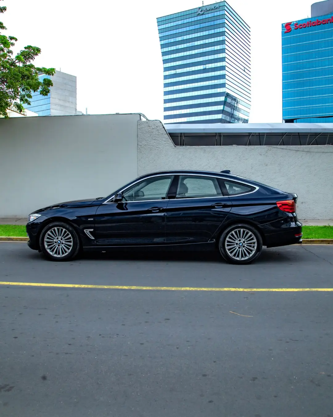 BMW 320i