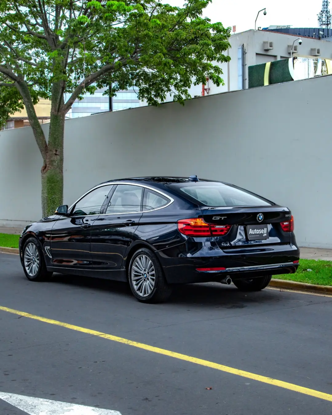 BMW 320i