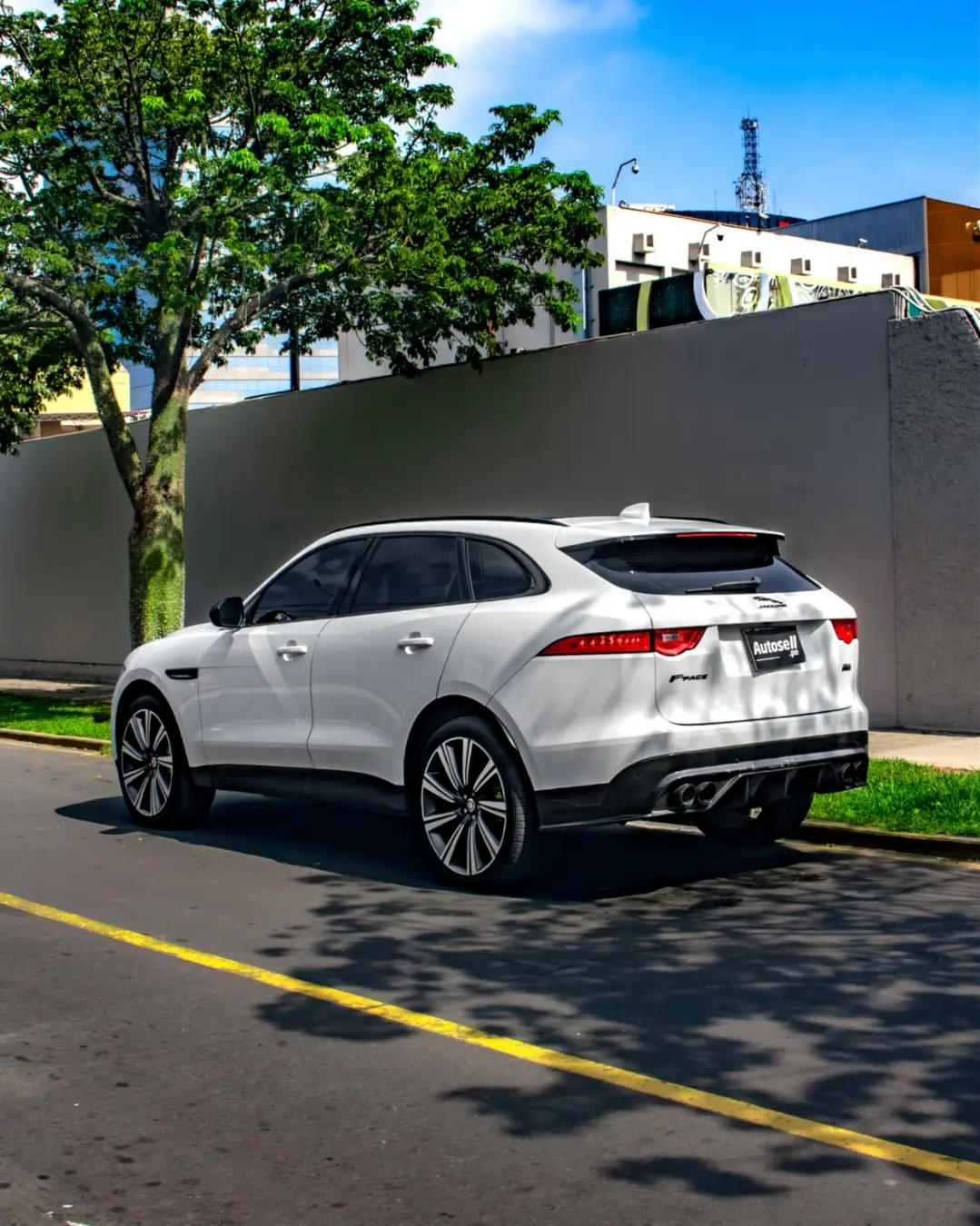Jaguar F pace