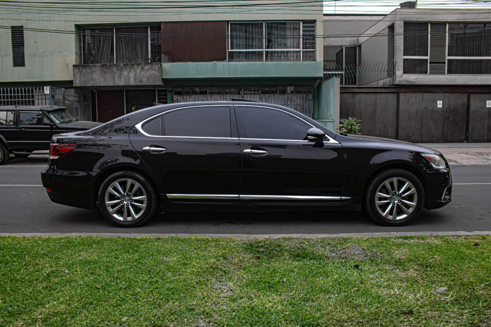 Lexus LS