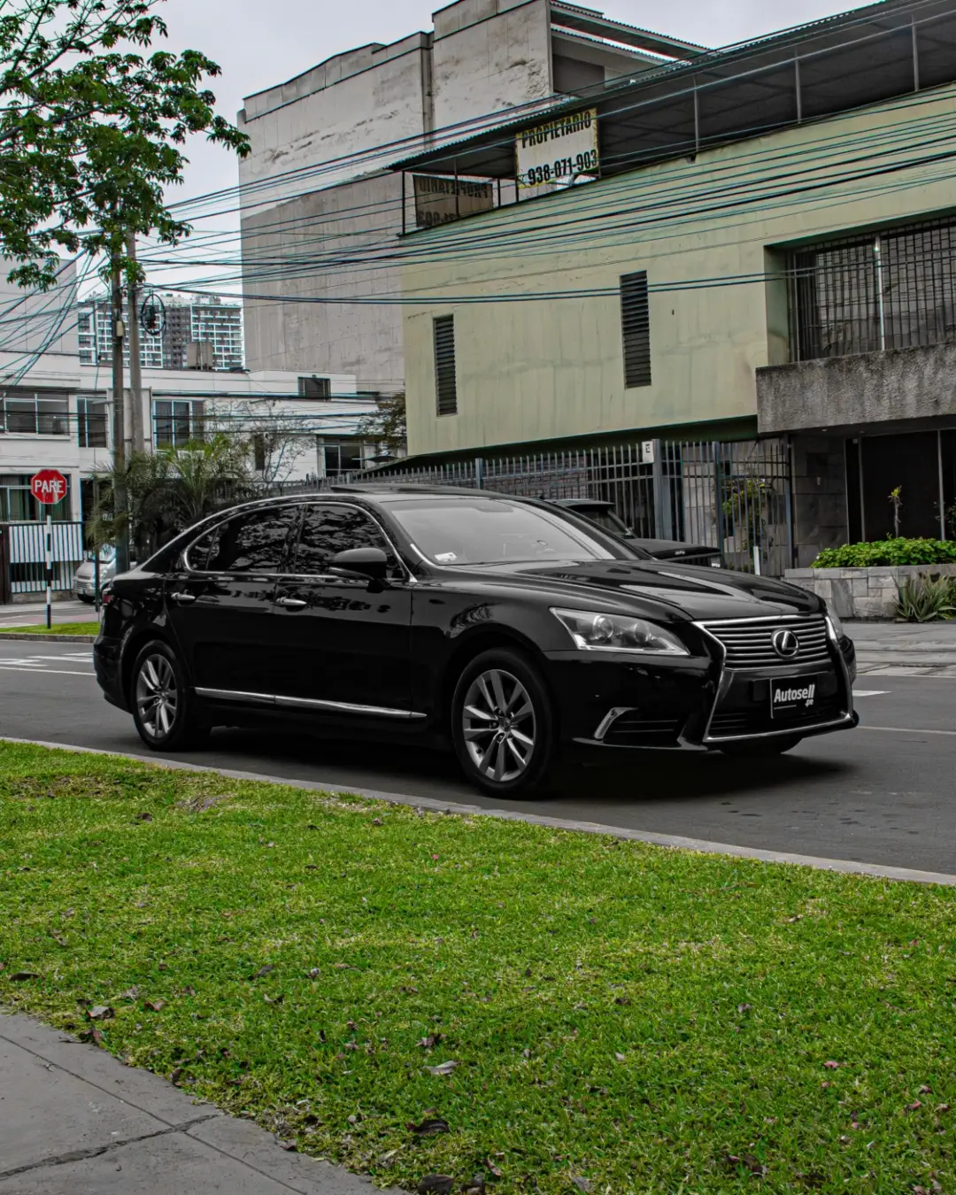 Lexus LS