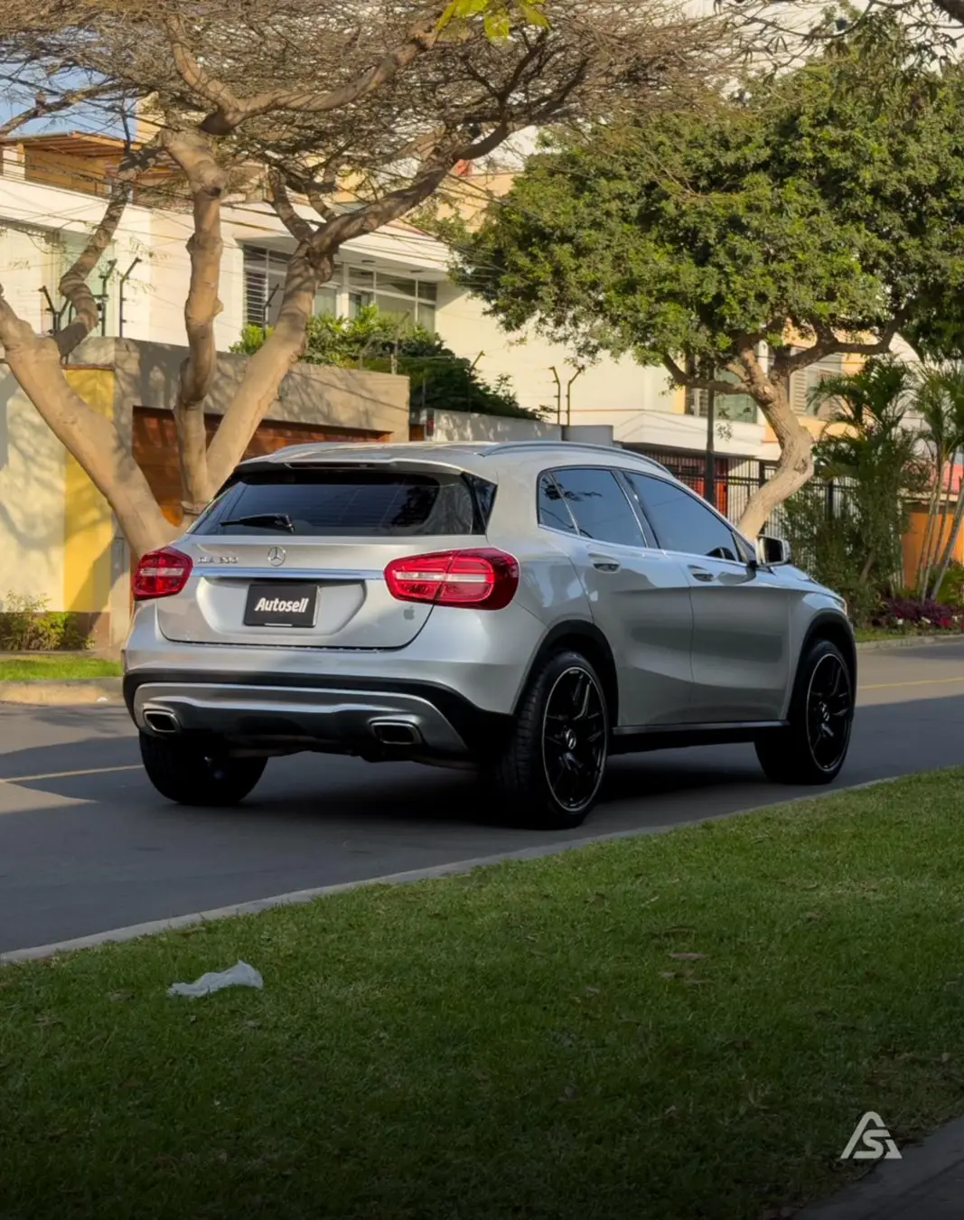 Mercedes Benz GLA 200