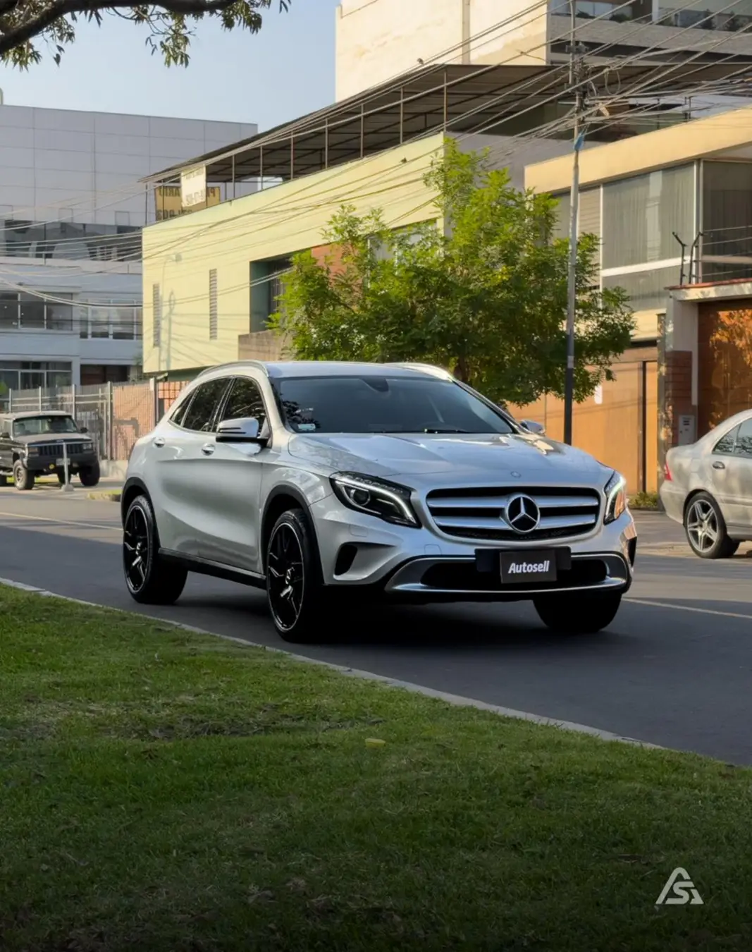 Mercedes Benz GLA 200