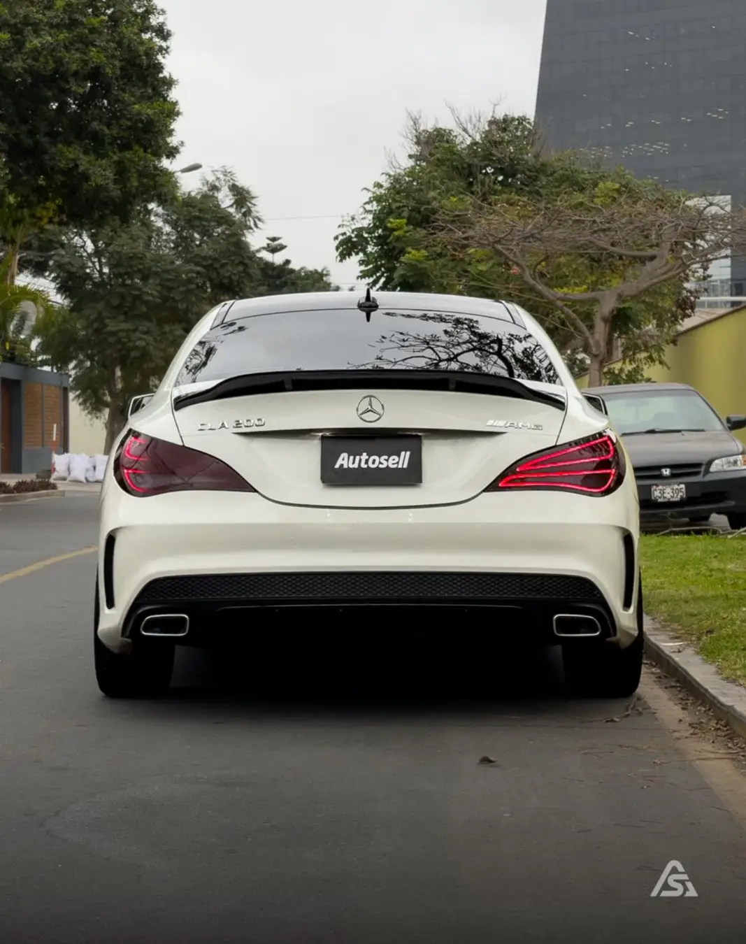 Mercedes Benz CLA 200