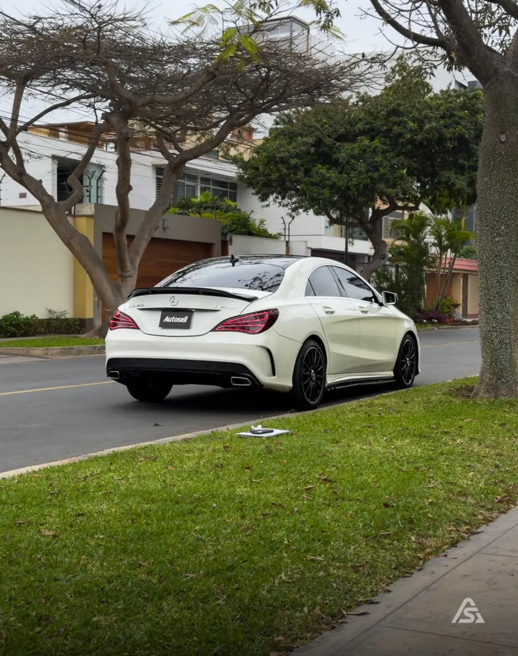 Mercedes Benz CLA 200
