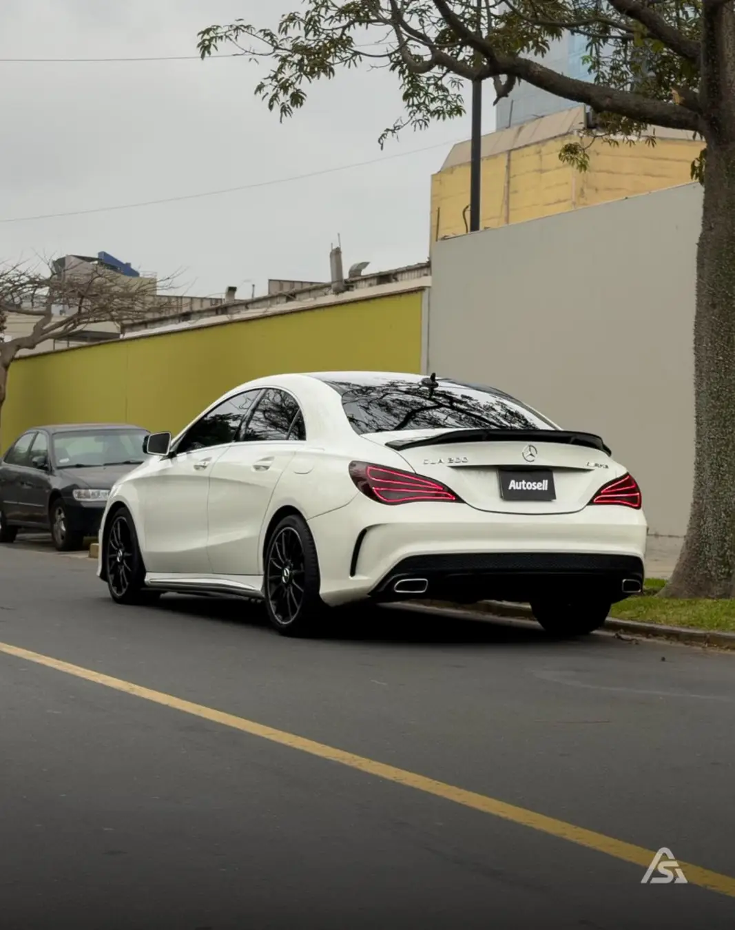 Mercedes Benz CLA 200