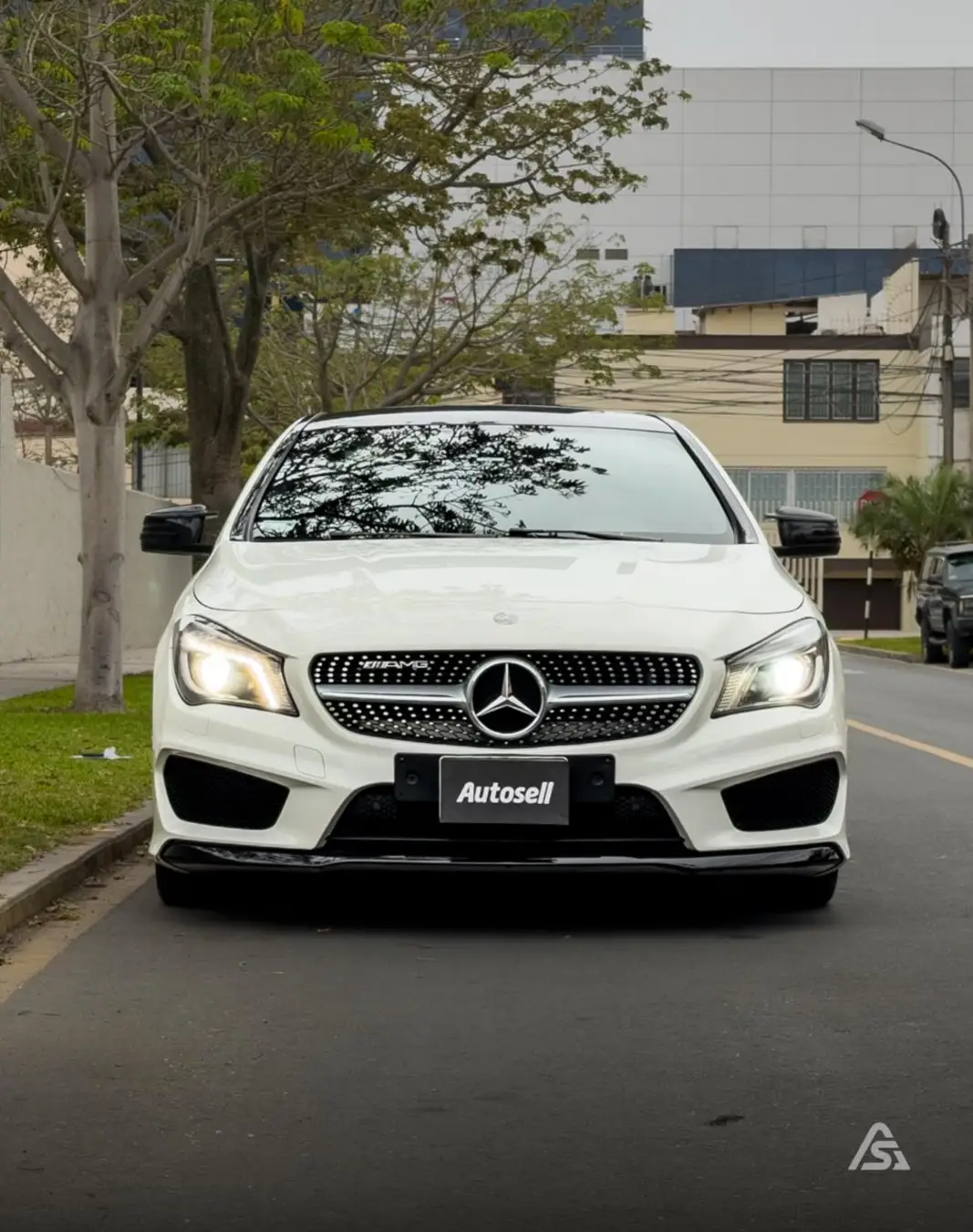 Mercedes Benz CLA 200