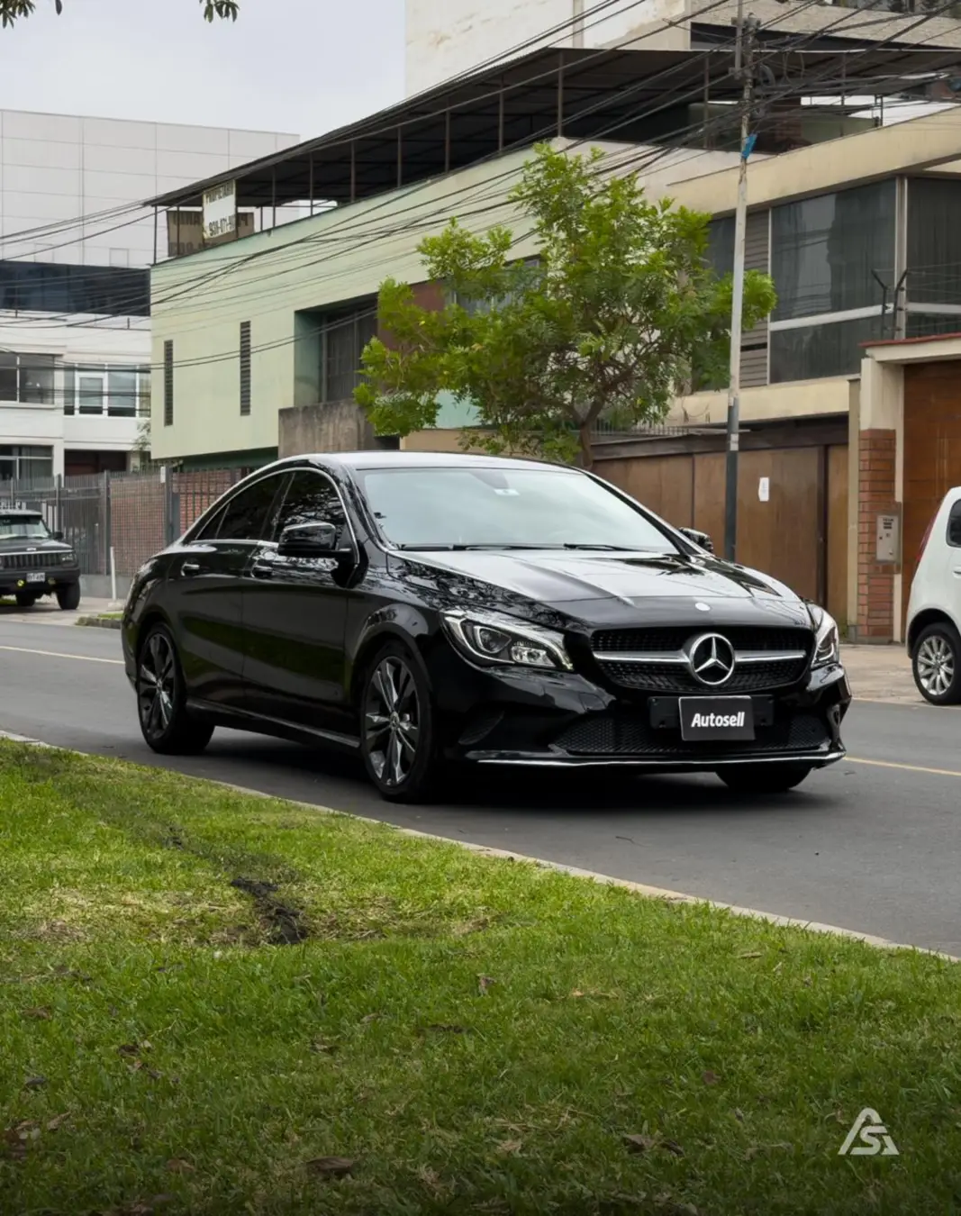 Mercedes Benz CLA 180