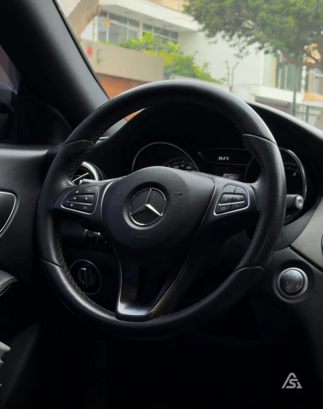 Mercedes Benz CLA 180