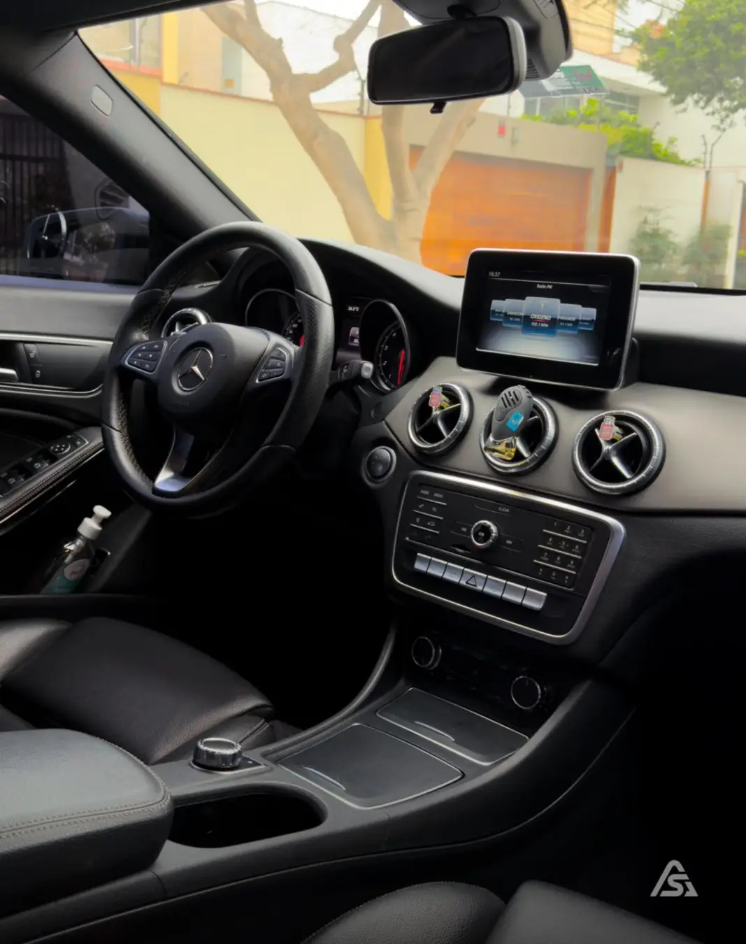 Mercedes Benz CLA 180
