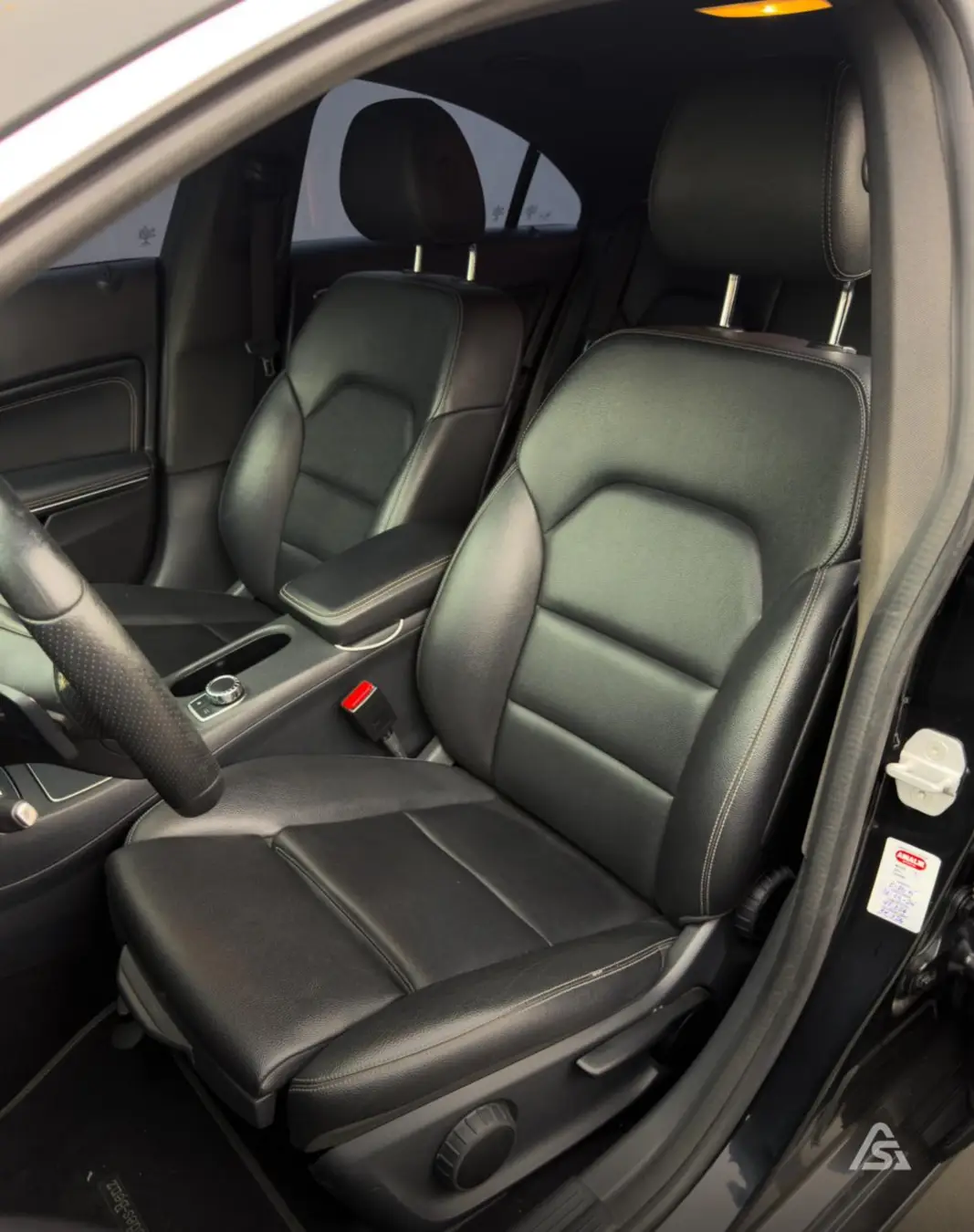 Mercedes Benz CLA 180