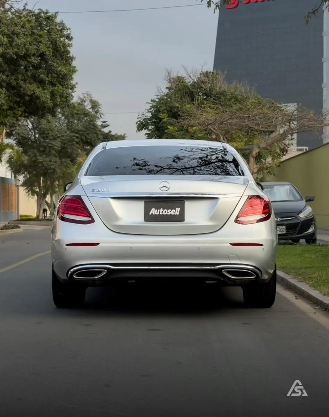 Mercedes Benz E200
