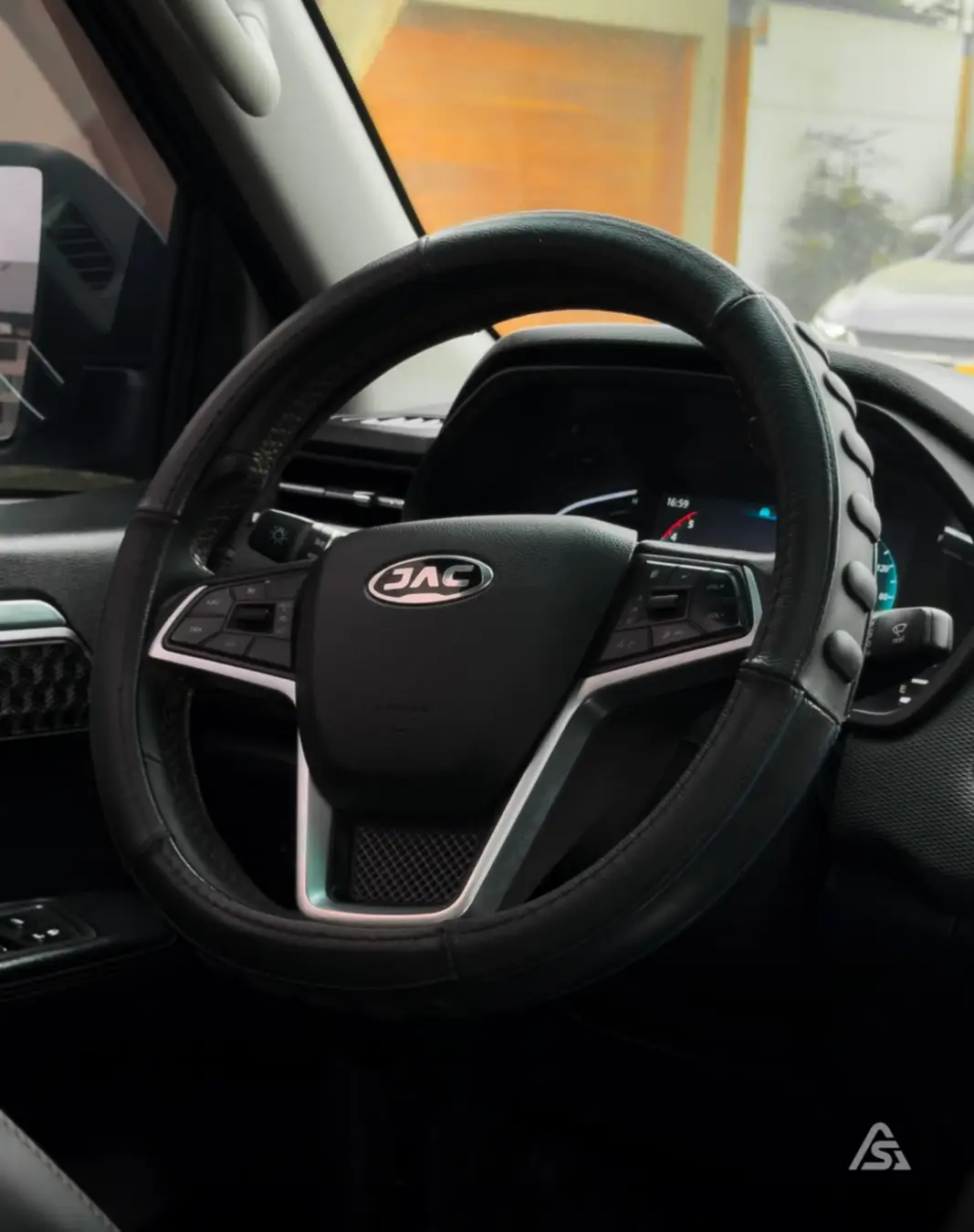 JAC T8