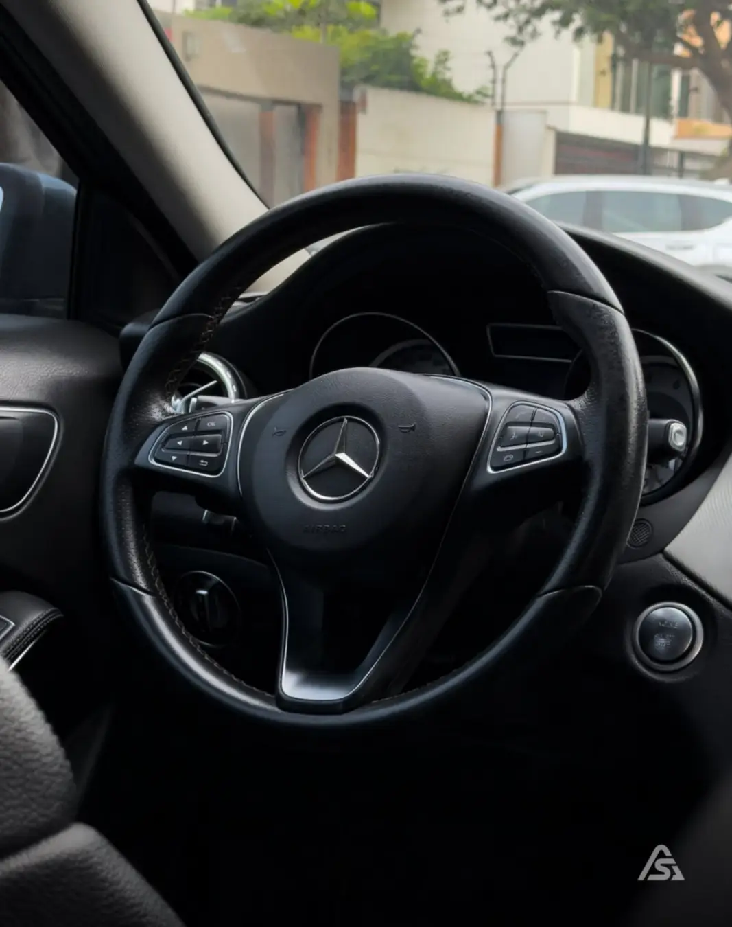 Mercedes Benz GLA 200