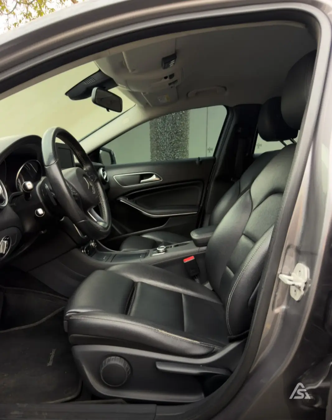 Mercedes Benz GLA 200