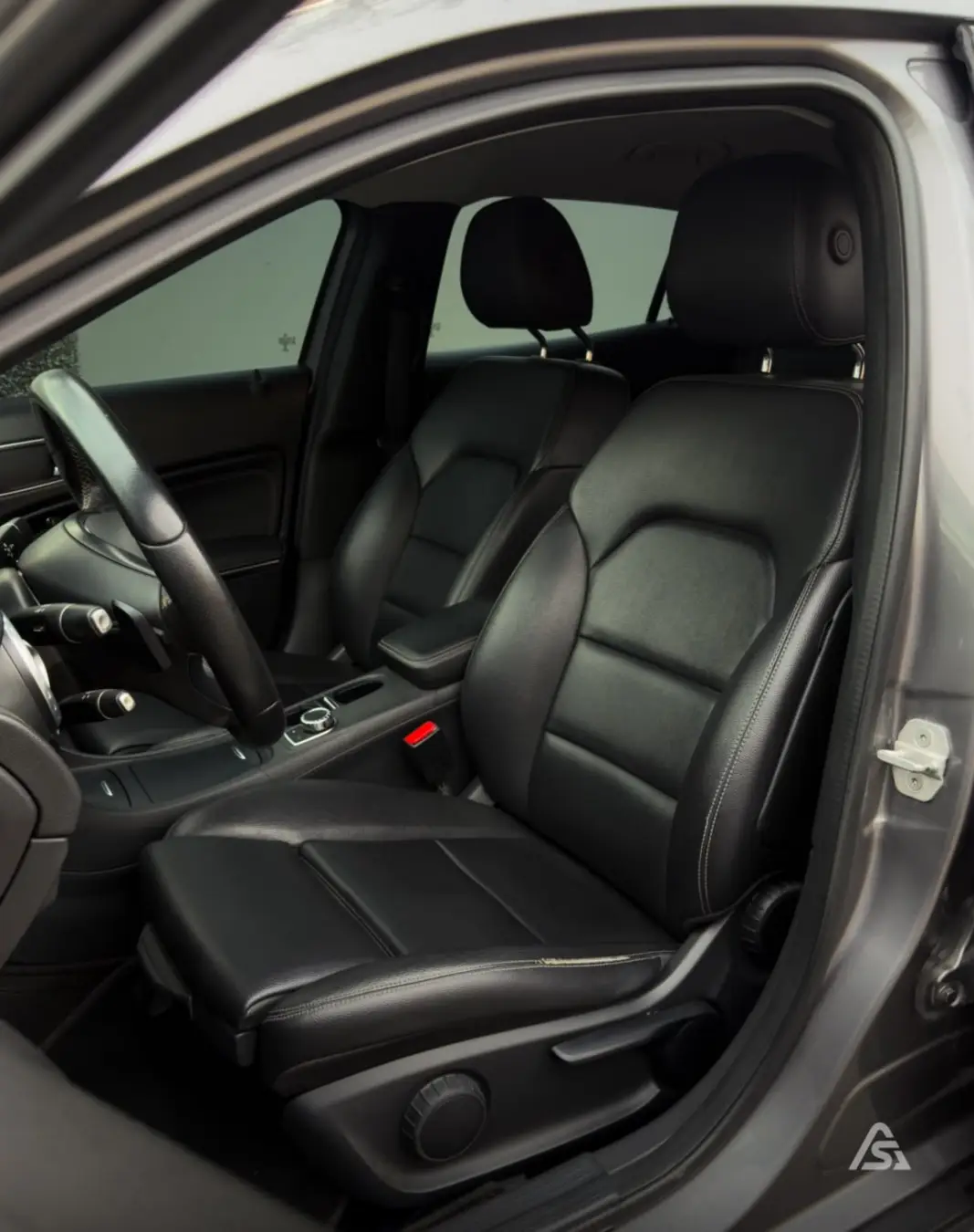 Mercedes Benz GLA 200