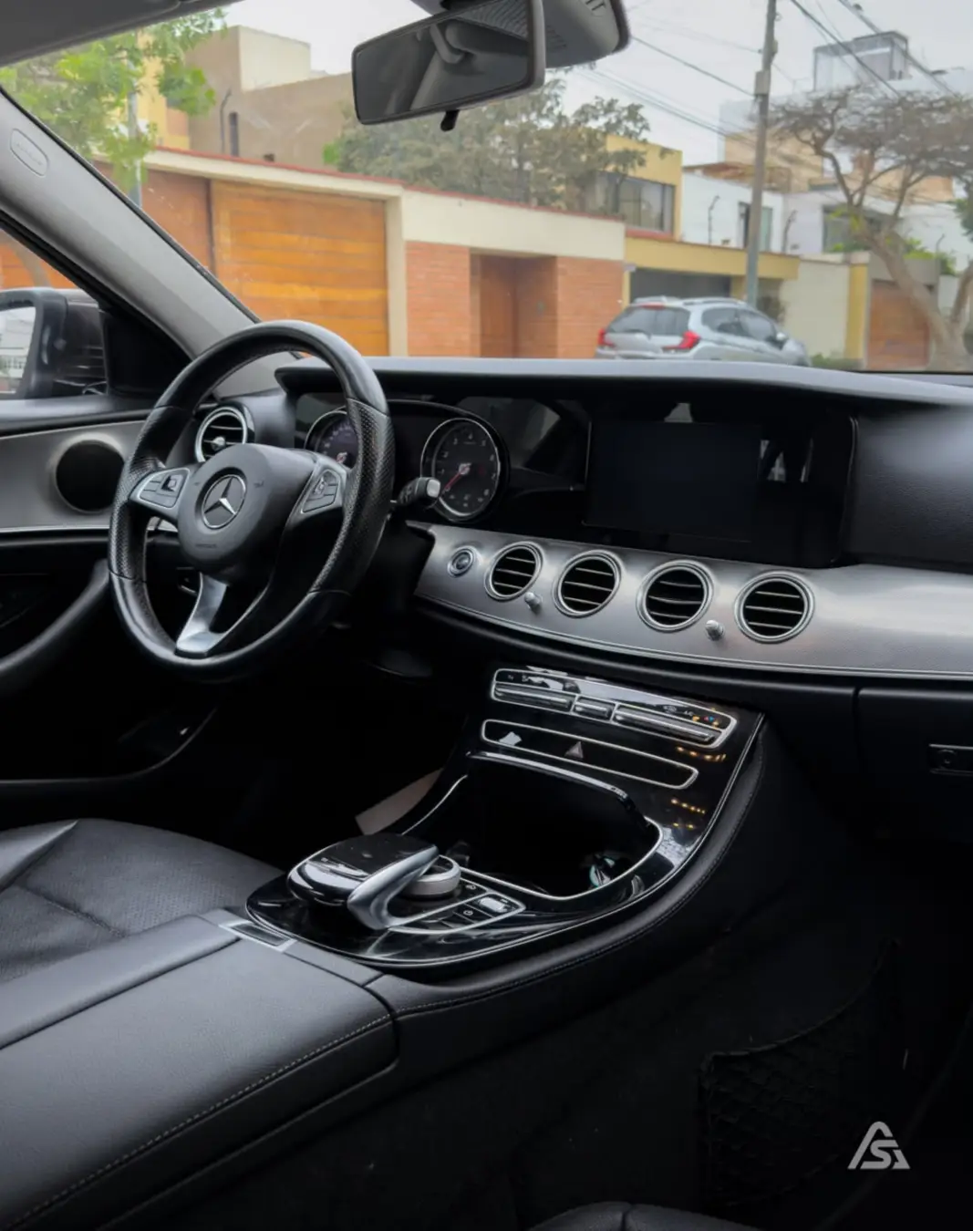 Mercedes Benz E200