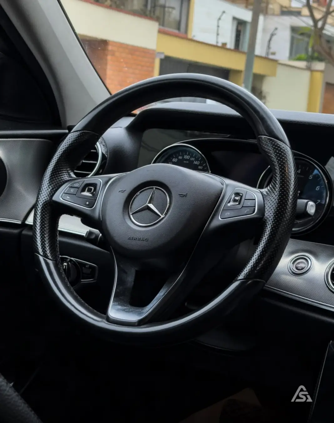 Mercedes Benz E200