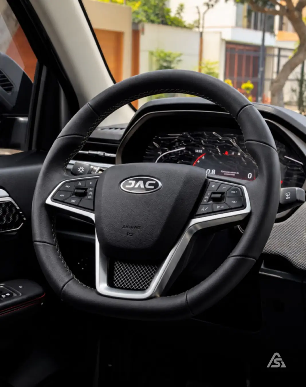 JAC T8