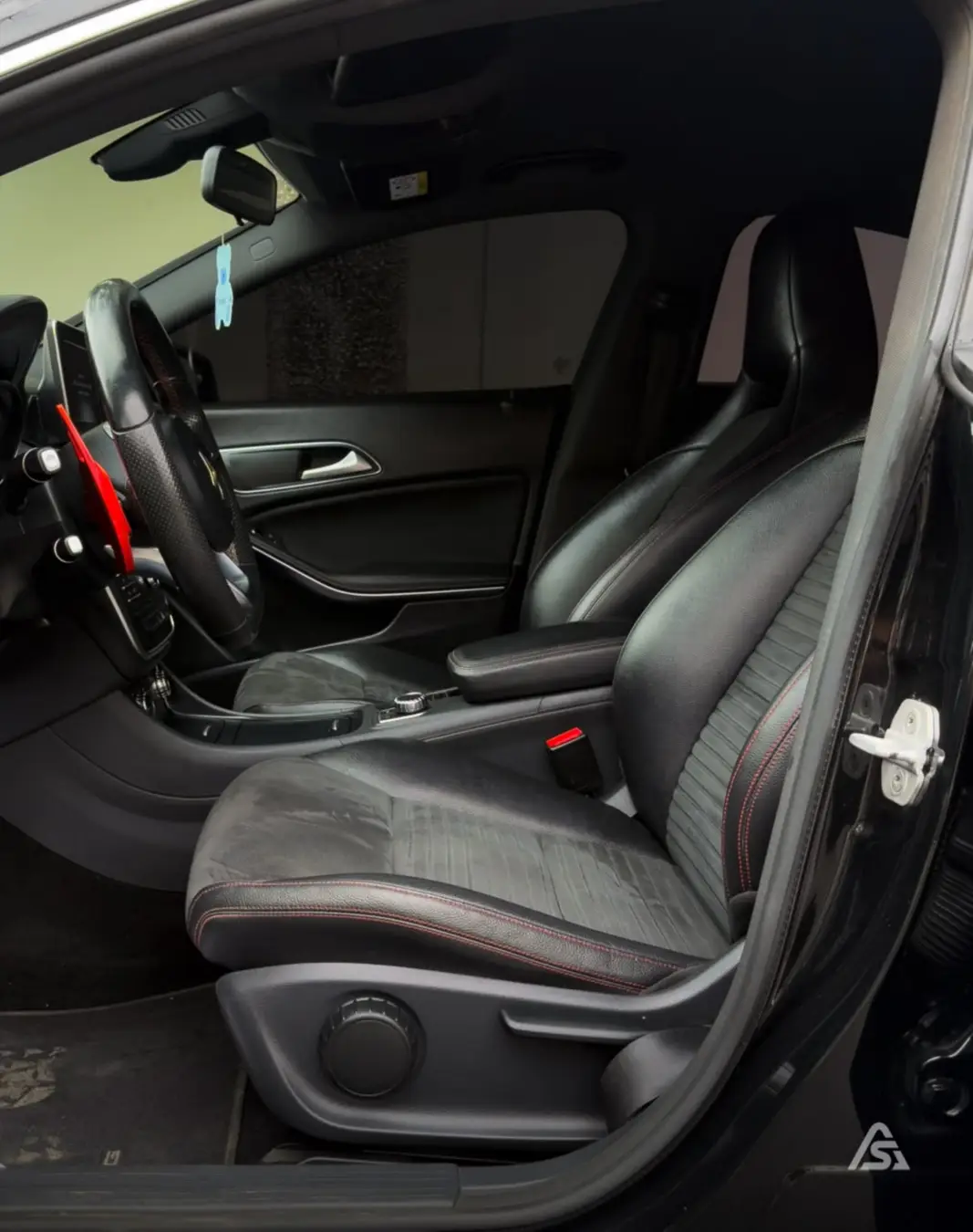 Mercedes Benz CLA200