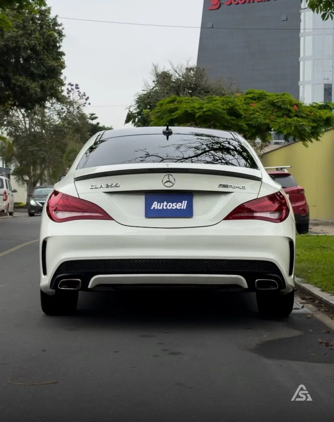 Mercedes Benz CLA 200