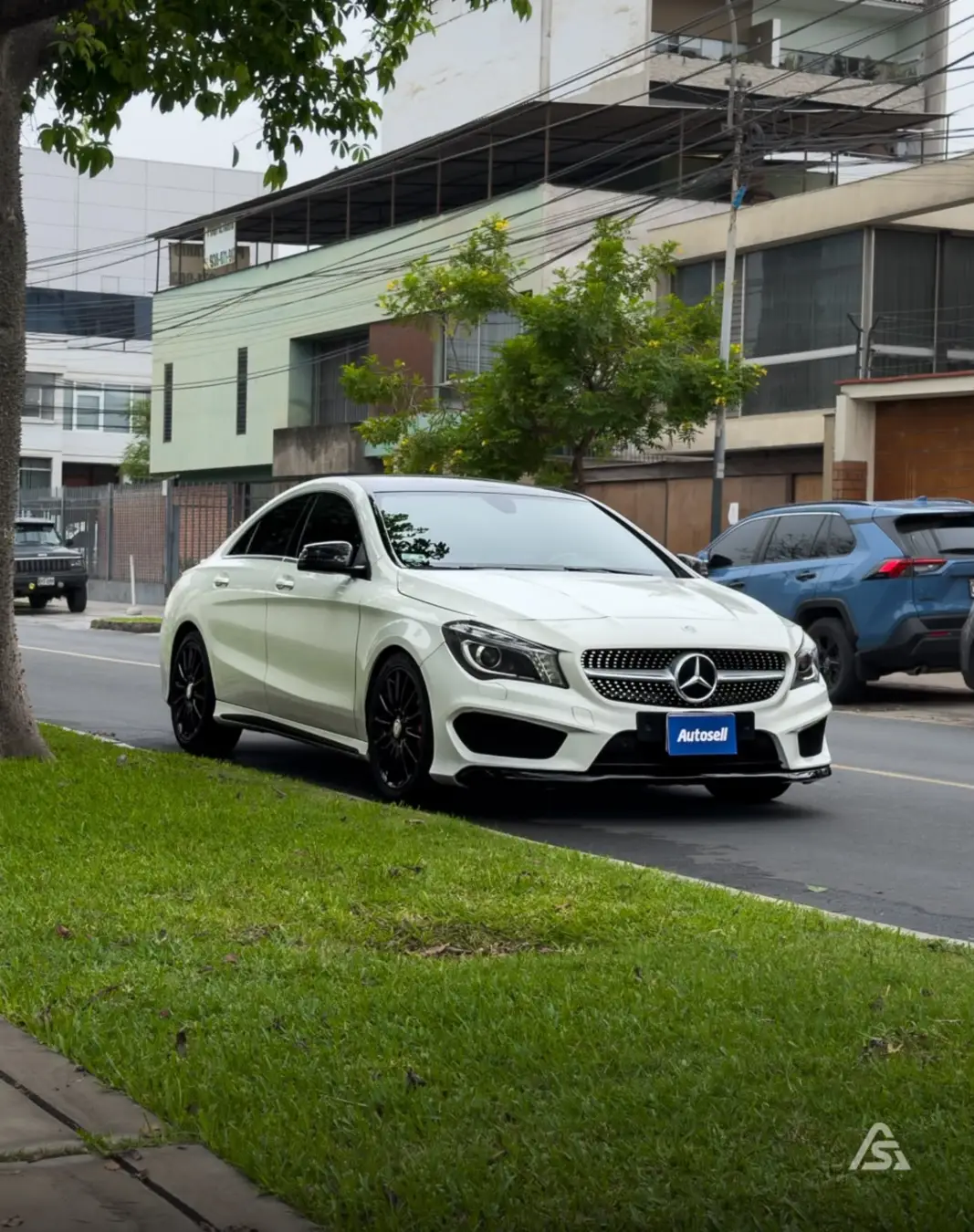 Mercedes Benz CLA 200