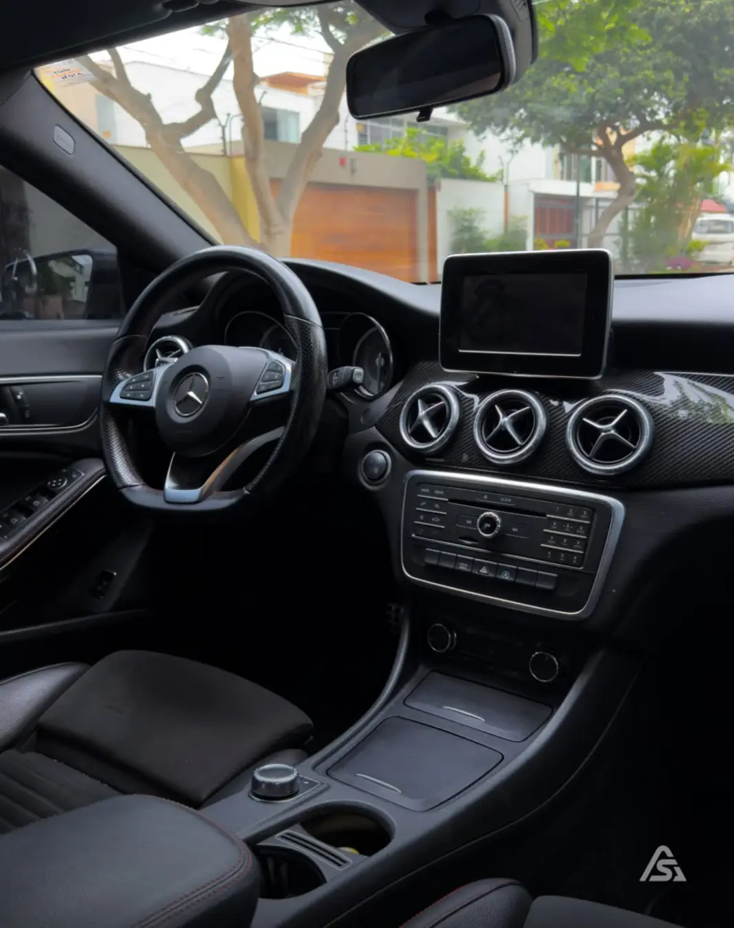 Mercedes Benz CLA 200