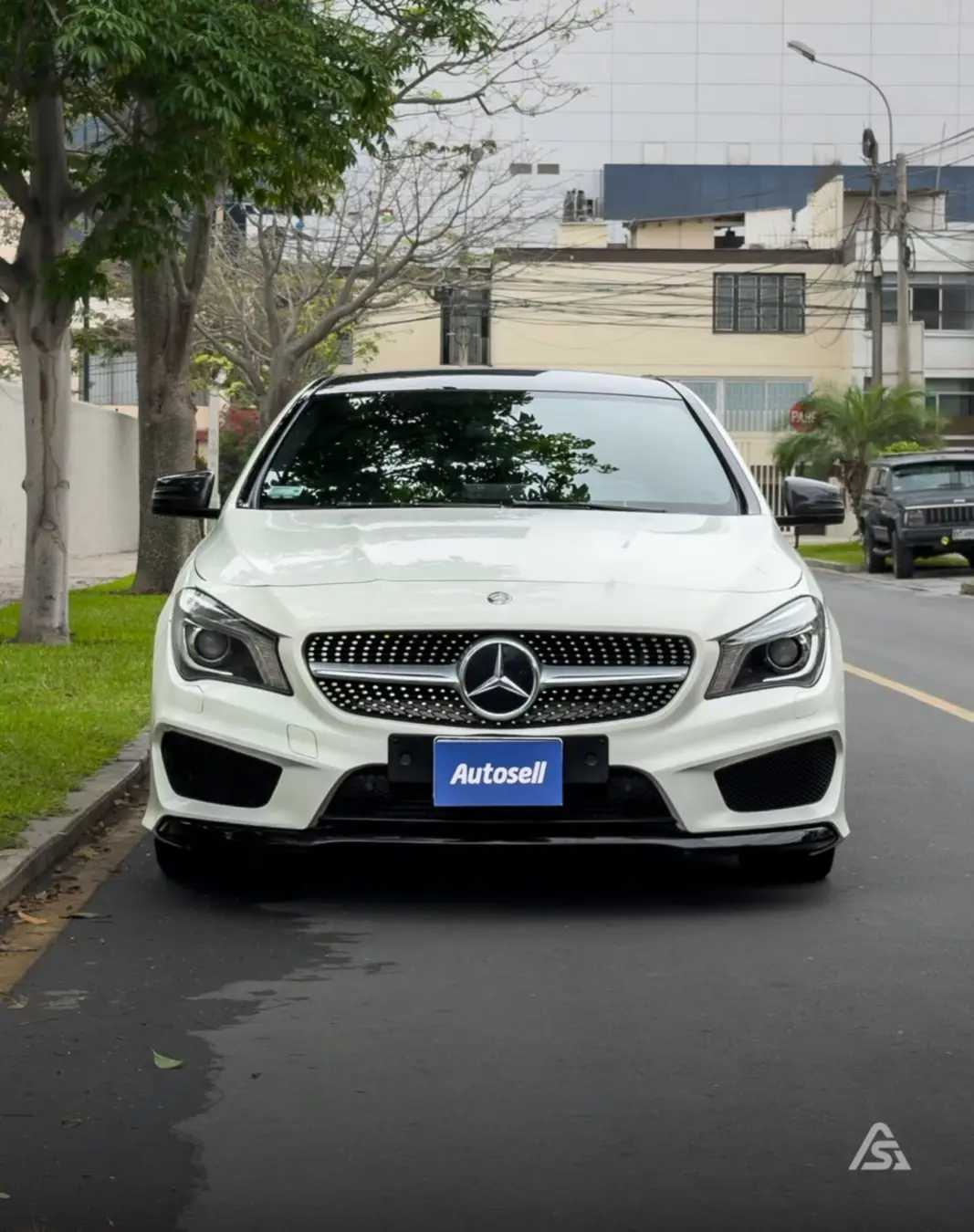Mercedes Benz CLA 200