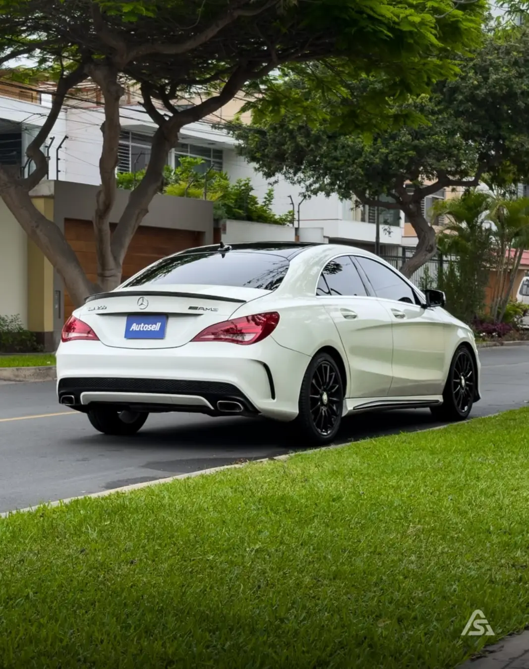 Mercedes Benz CLA 200